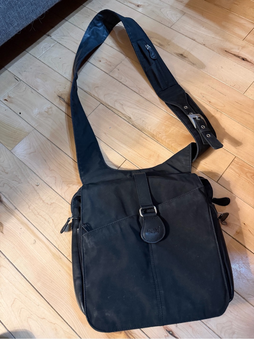 Ameribag Black Travel Crossbody Shoulder Bag